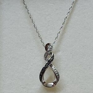 NIB Kay Jewelers Genuine B & W Diamond Infinity Necklace